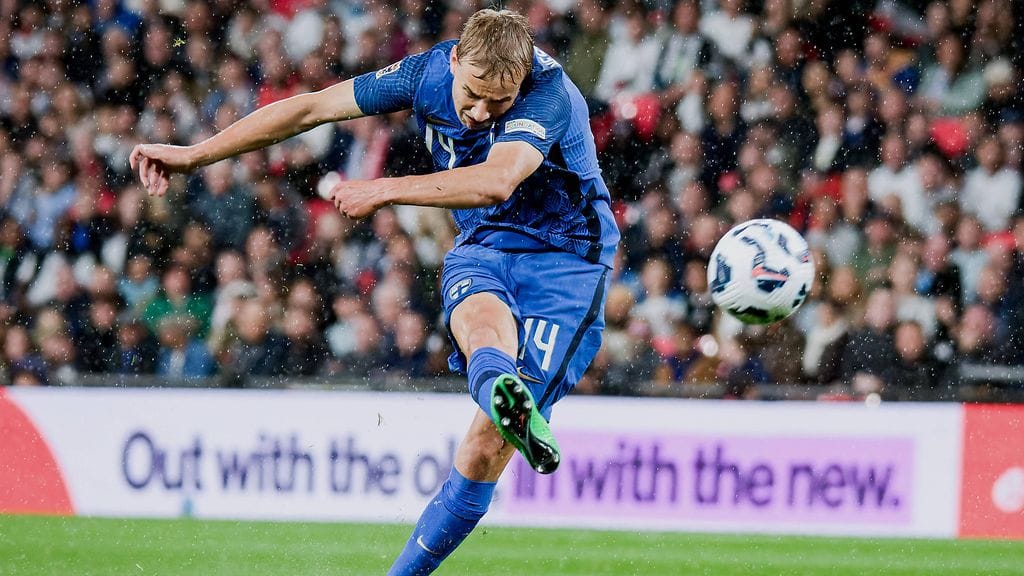 Topi Keskinen pelasi pirteästi Huuhkajien paidassa.