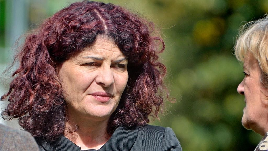 Britanniassa poliisiasioista vastaavalta ministeriltä on varastettu käsilaukku kokouksessa, jossa hän oli puhumassa varkauksien ja myymälävarkauksien kasvavasta ongelmasta.