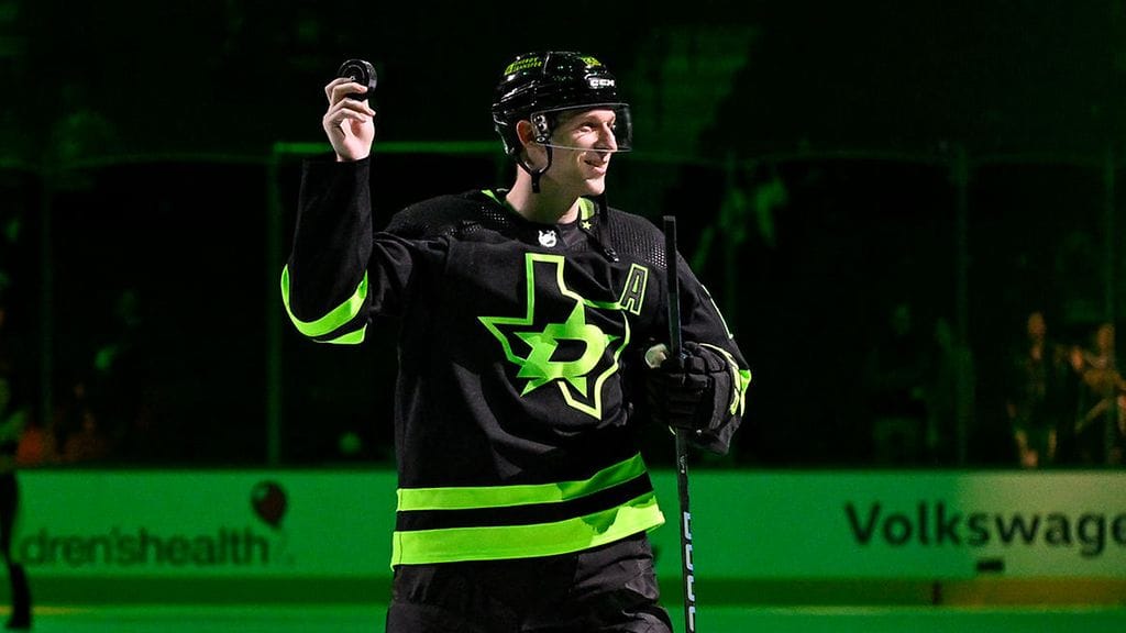 Esa Lindell jatkaa Dallas Starsissa.