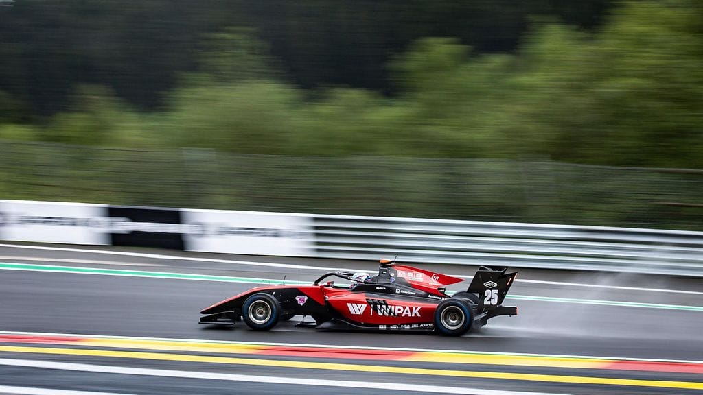 Tuukka Taponen ajoi viime kaudella yhden osakilpailun F3-sarjassa.