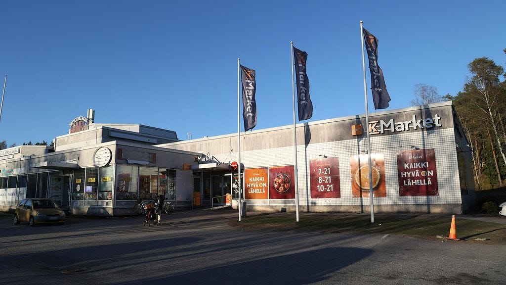 Kuvaa puukotuspaikalta Turun Pernossa toukokuussa 2024.