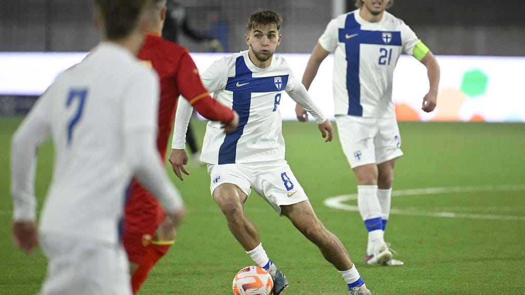 Adam Marhiev on lukeutunut alle 21-vuotiaiden EM-karsinnoissa Suomen tärkeimpiin keskikenttäpelaajiin.