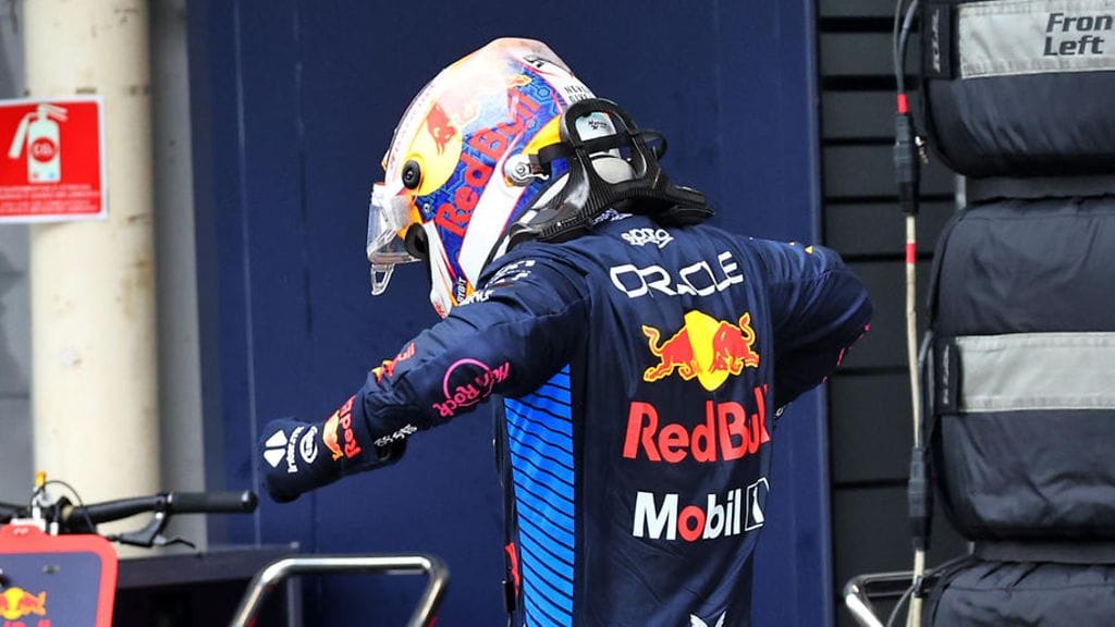 Max Verstappen ei päässyt parantamaan aikaansa keskeytyksen seurauksena.