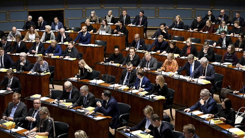 Jo viisi hallituspuolueen kansanedustajaa on sanonut, ettei aio tällä tietoa äänestää esityksen puolesta.