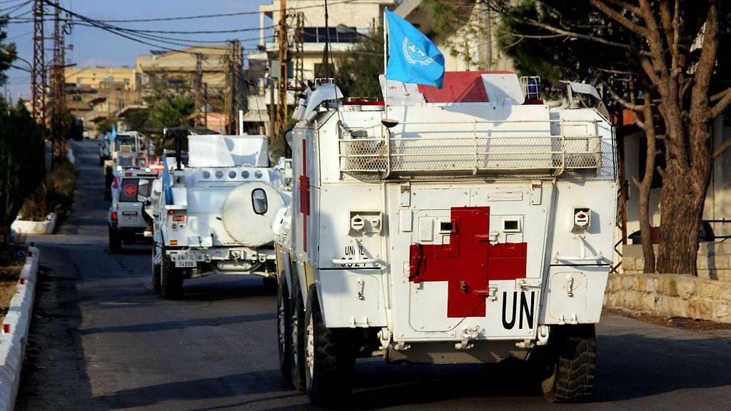 Unifilin ja Punaisen Ristin ajoneuvoja Etelä-Libanonissa 8. marraskuuta.