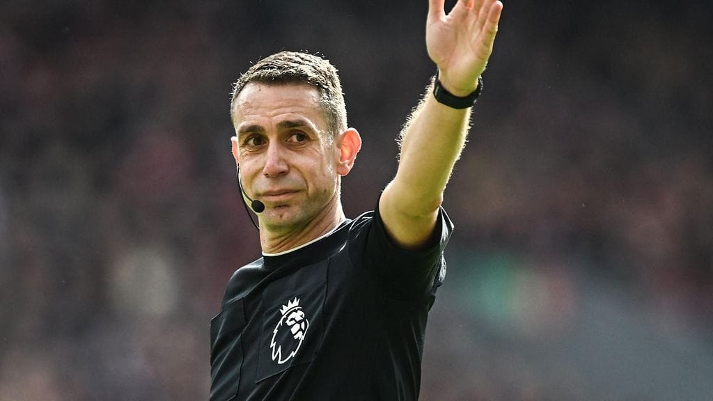 David Coote ei enää Valioliigassa otteluita tuomaroi.