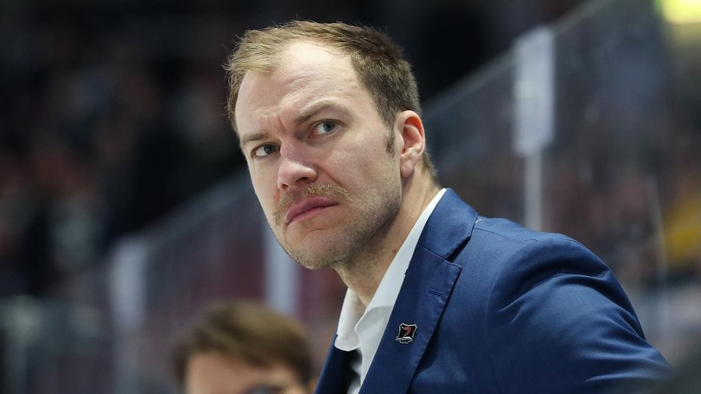 Viime kaudella JYPin päävalmentajakin toiminut Mikko Heiskanen on vapautettu tehtävästään.