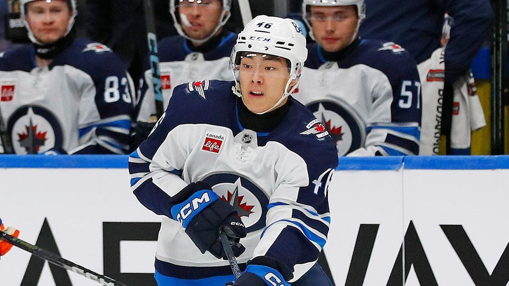 Kevin He pelasi Winnipeg Jetsin paidassa NHL:n pre-seasonilla.