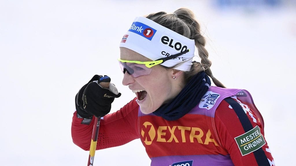 Therese Johaug on voittamassa Tour de Skin naisten kokonaiskilpailun.