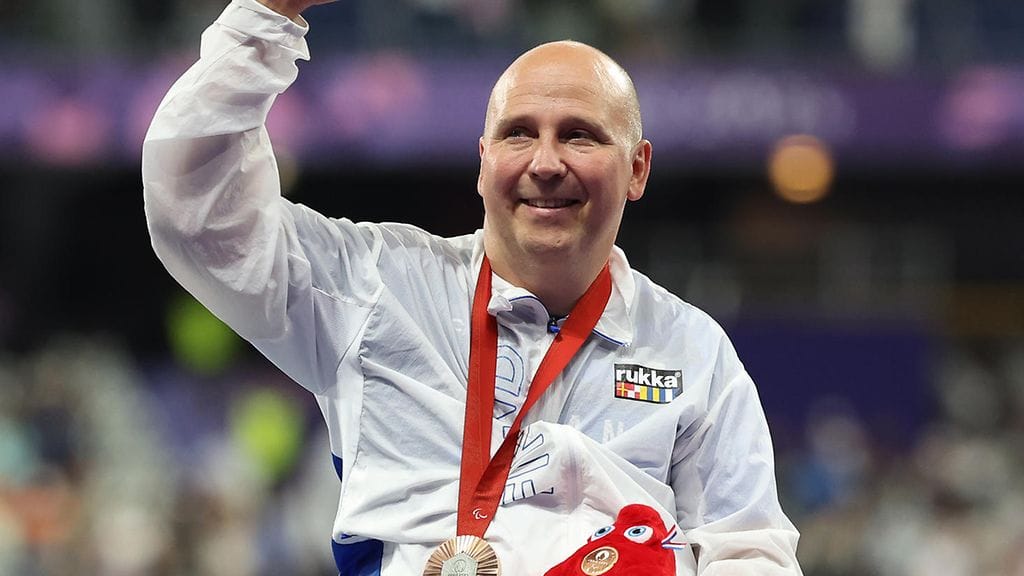 Ratakelaaja Toni Piispanen menestyi viimeisissä paralympialaisissaan Pariisissa 2024.