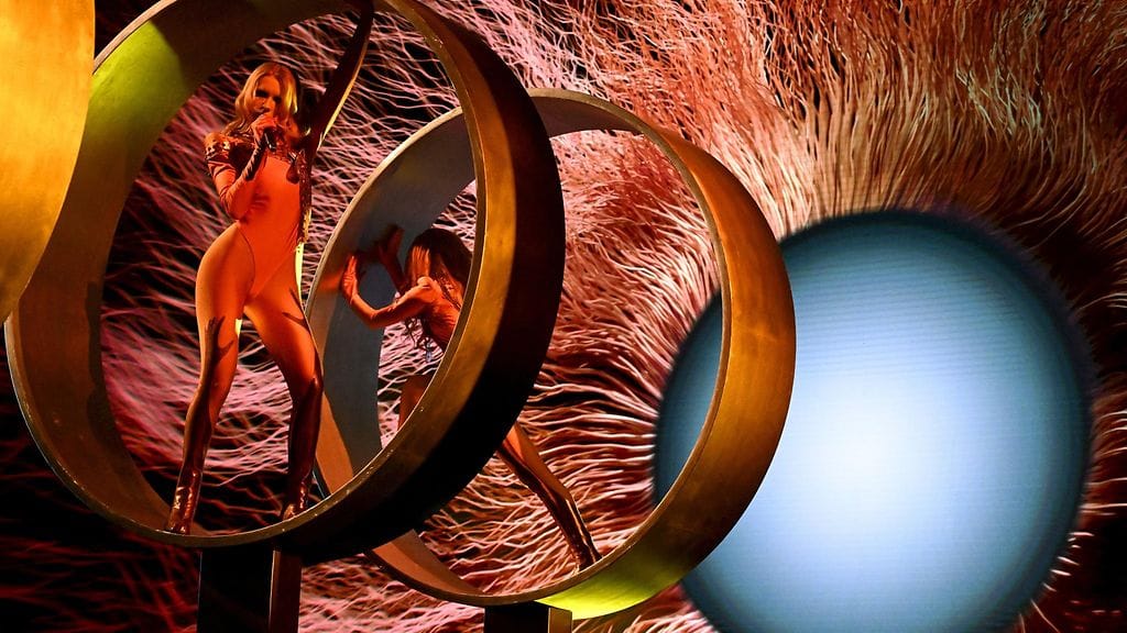 Goldielocks säästää lääkärin kehoituksesta ääntään illan UMK-esitystä varten.