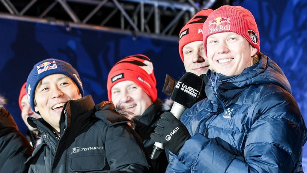 Takamoto Katsuta (vas.) on saanut paljon apua Kalle Rovanperältä.