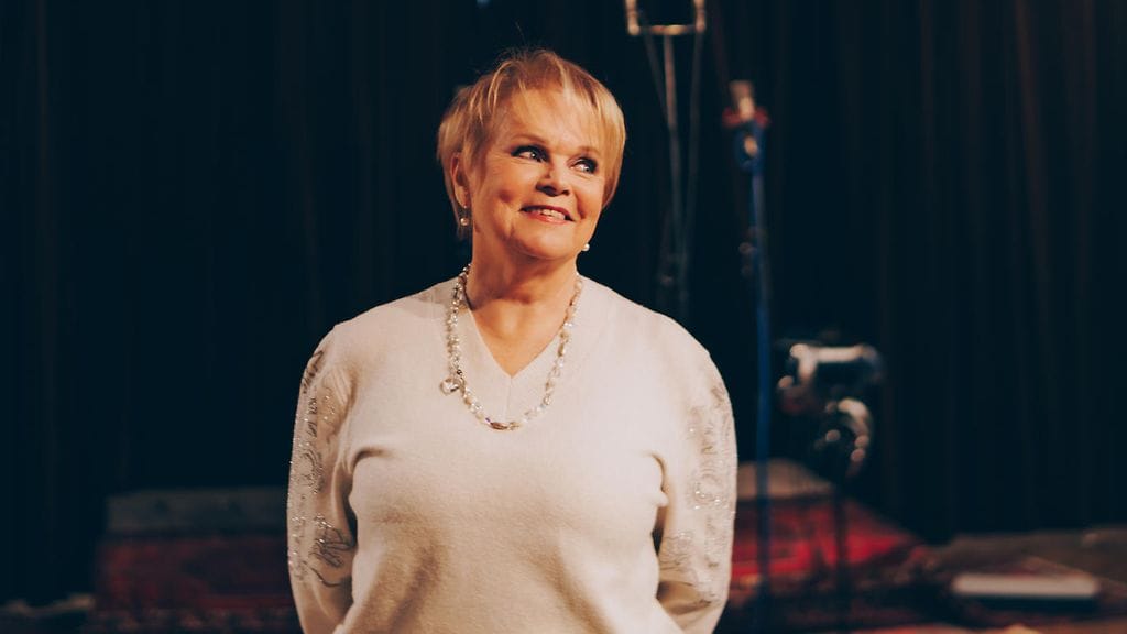 Katri Helena saapuu tettiläiseksi Putoukseen.