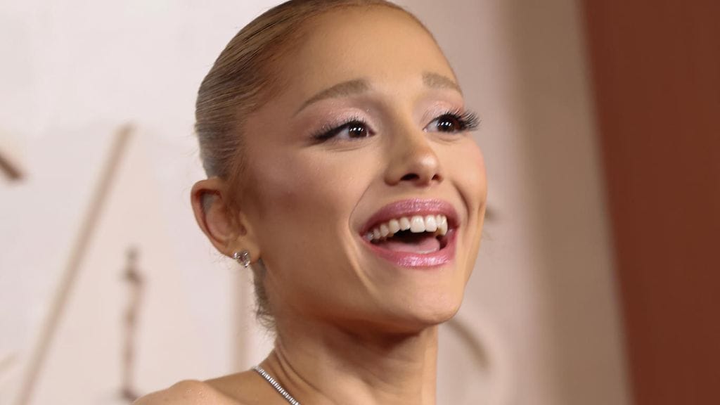 Arkistokuva. Grande kehotti ihmisiä suojelemaan itseään negatiiviselta kommentoinnilta.