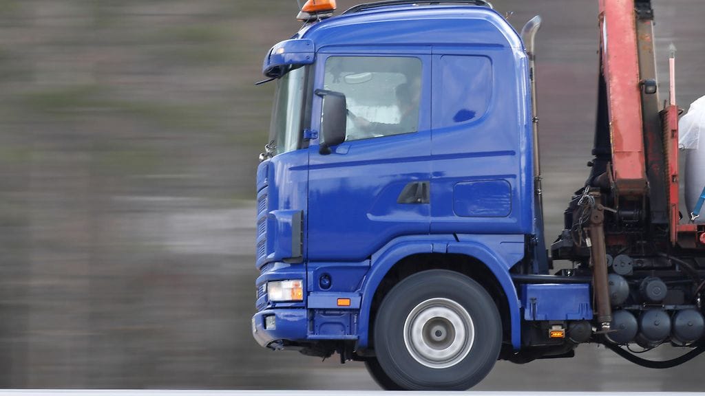 Yhtiön epäillään vieneen Venäjälle vuosien 2022 ja 2023 aikana 135 kuorma-autoa ja 29 perävaunua.