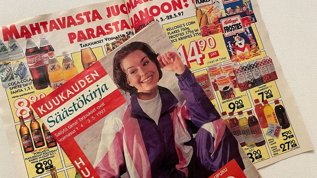 Säästökirja esitteli hintoja Anttilassa 1997.