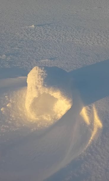 Luonto on taiteillut viime päivinä hangille tällaisia lumikääryleitä.