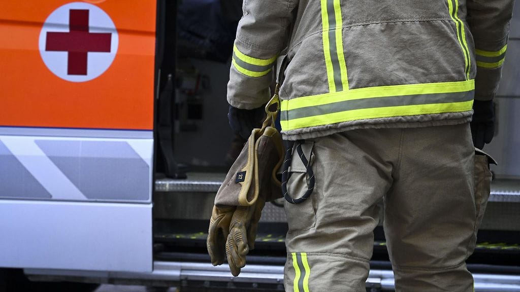 Ensimmäisen hätäpuhelun soitti vastarannalla ollut ihminen, joka oli kuullut avunhuutoja. Kuvituskuva.