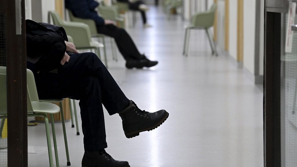 Ammattiryhmistä irtisanomiset ovat kohdistuneet hallintoon, johtoon ja tukitoimintoihin, mutta myös opettajiin ja hoitohenkilöstöön.