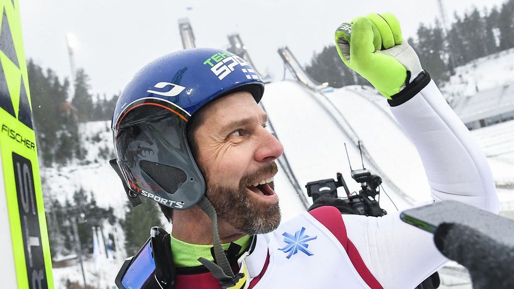 Janne Ahonen veti pidemmän korren Lahden suurmäessä.