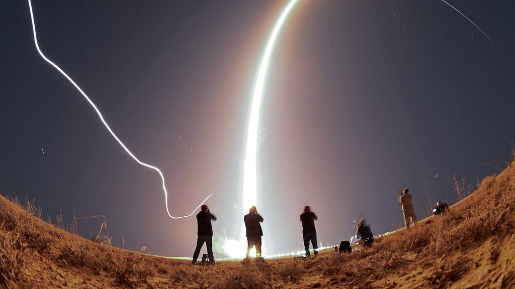 Toimittajat ottivat kuvia, kun Sojuz-2.1a -raketti lähti Baikonurin avaruuskeskuksesta Kazakstanissa 11. syyskuuta 2024. Kuvituskuva.