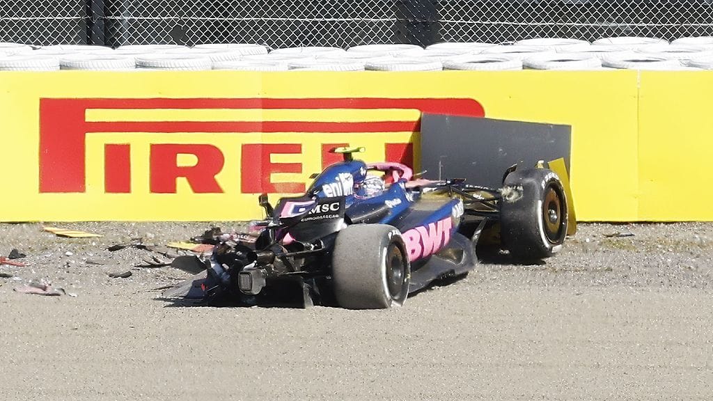 Jack Doohanin auto paiskautui kovaa rengasvalliin Japanin GP:n harjoituksissa.