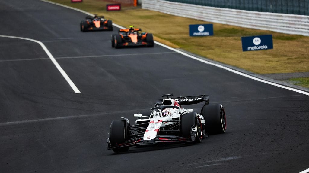 Max Verstappen onnistui pitämään McLarenit takanaan Japanin F1-kisan loppuun asti.