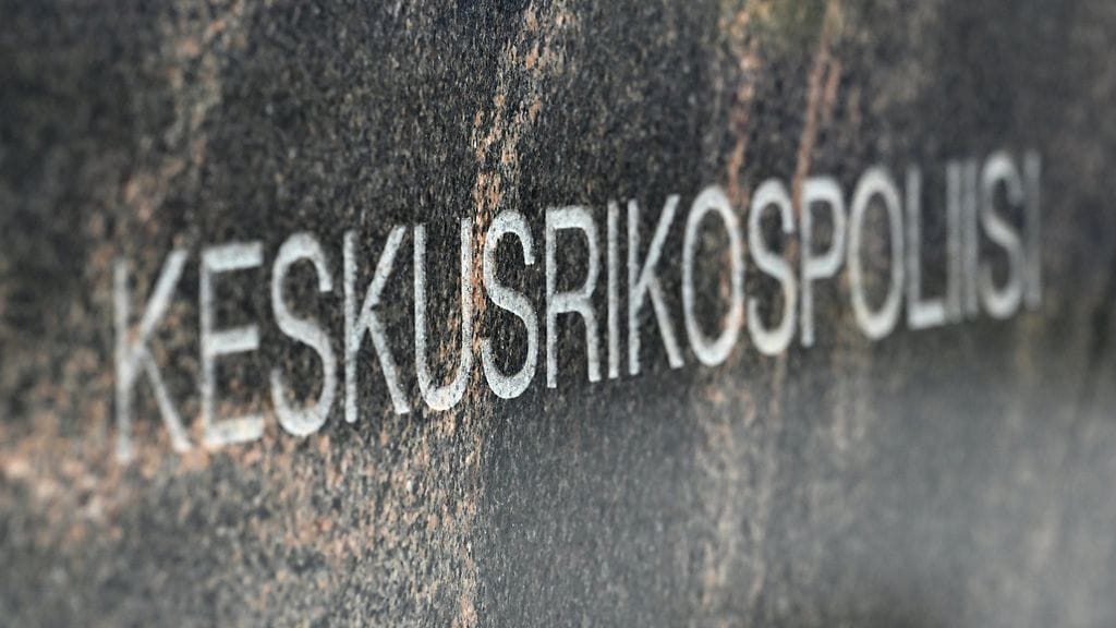 Keskusrikospoliisin (KRP) mukaan tutkinnoissa eri puolilla Suomea on tehty kiinniottoja, kotietsintöjä sekä takavarikoita.