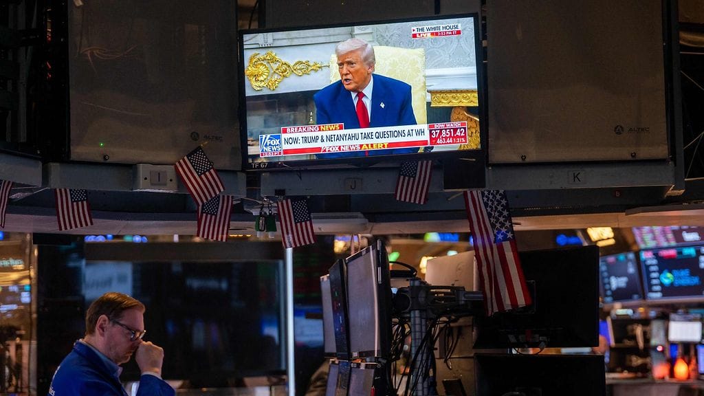 Yhdysvaltojen presidentti Donald Trump on sanonut olevansa yleisesti ottaen avoin neuvotteluille, joskaan Kiinan suhteen hän ei ole valmis joustamaan. Kuva New Yorkin pörssistä 7. huhtikuuta.