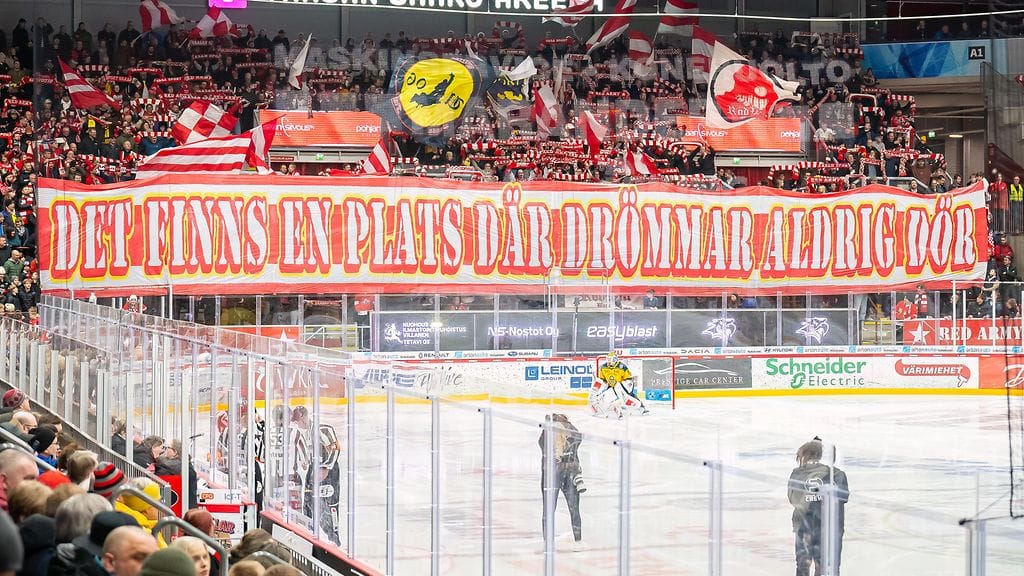 Vaasan Sportin kannattajayhdistys Red Army kerää 75 000 euroa kovan pelaajahankinnan varmistamiseksi.