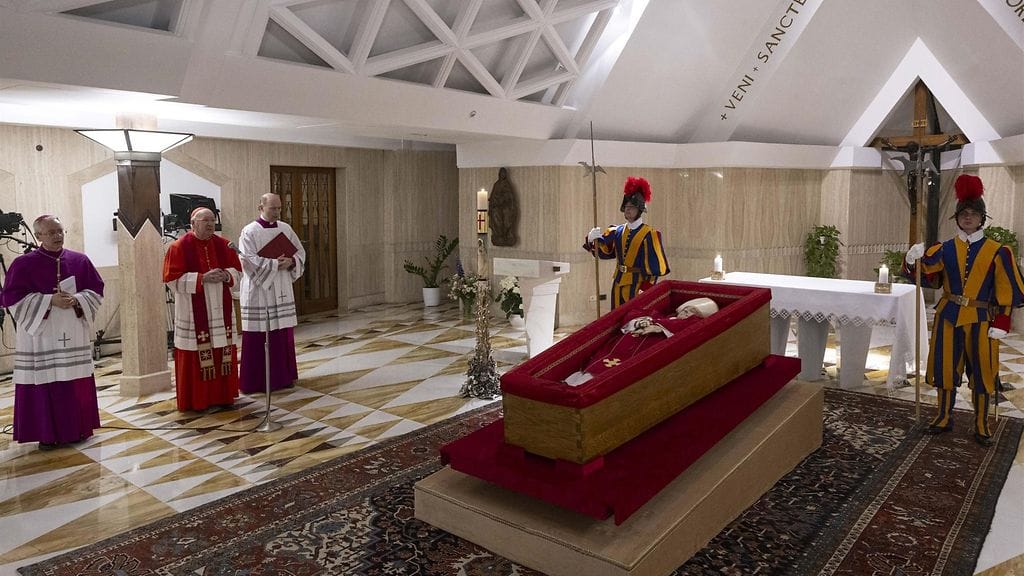 AOP paavi Franciscus arkussa 22.4.2025 6