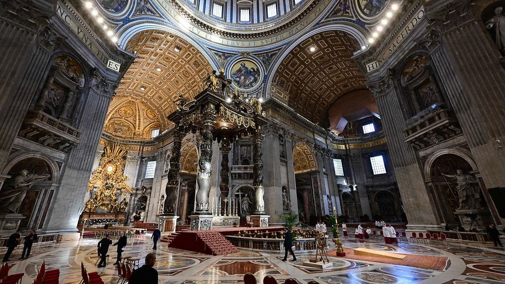 LK Pietarinkirkko paavin arkku 23042025