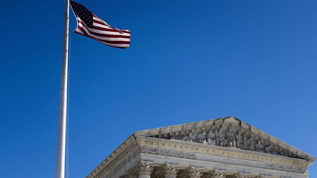 Kuvituskuva. Yhdysvaltain korkein oikeus Washingtonissa 2. maaliskuuta 2025.
