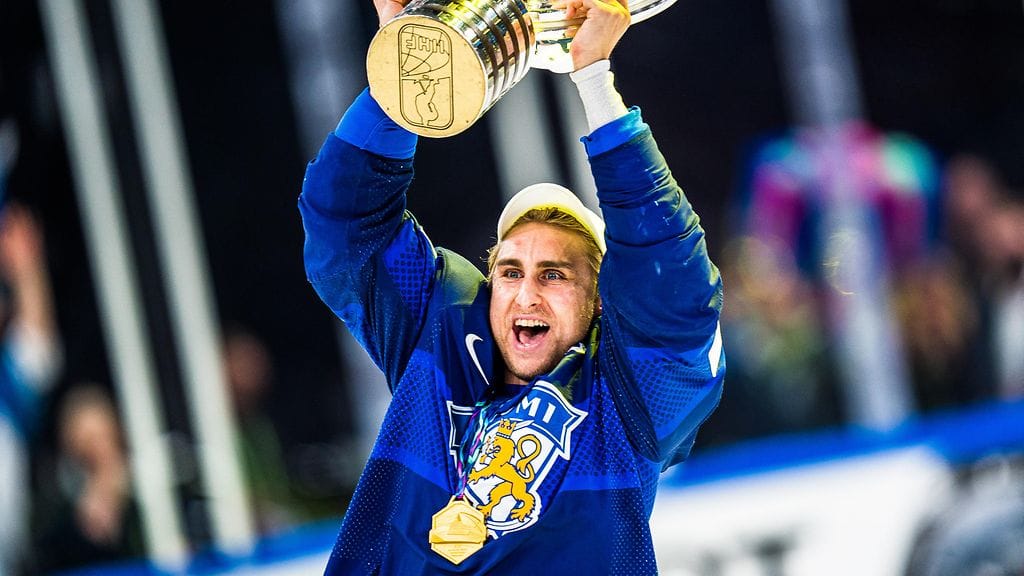 MM-kulta Leijonien kapteenina ja kolmen kullan kerho toukokuussa 2022.