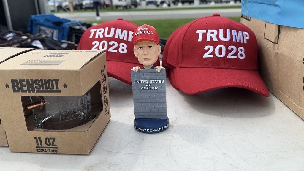 OMA Trumpin merchi 30042025