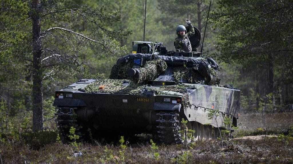 Ruotsalainen CV90-vaunu Forest 23 -taisteluharjoituksessa Rovajärvellä, Rovaniemellä 30. toukokuuta 2023.