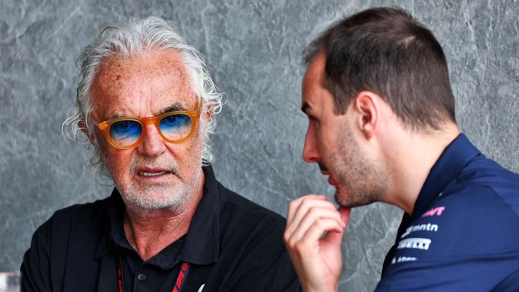 Flavio Briatore (vas.) ottaa Alpinen tallipäällikön tehtävän siitä eronneelta Oliver Oakesilta.