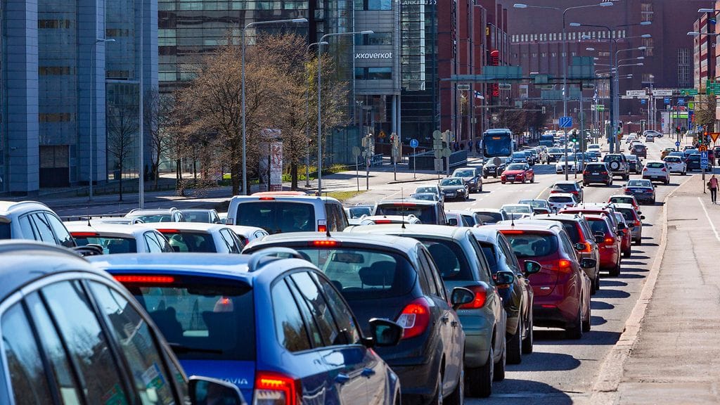 Hallituksen ilmastosuunnitelma sisältää erityisesti tukimuotoja autokannan ja liikenteen päästöjen vähentämiseksi. Kuvituskuva.