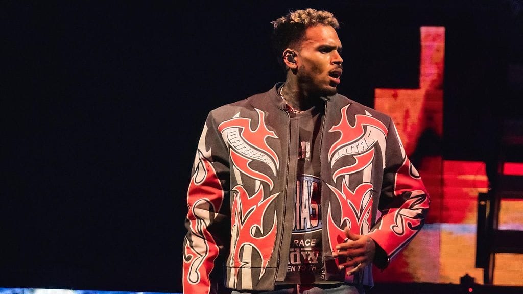 Chris Brownin syyte koskee Lontoossa helmikuussa 2023 tapahtunutta välikohtausta. Kuvassa Brown esiintymässä Yhdysvaltojen Detroitissa viime huhtikuussa.