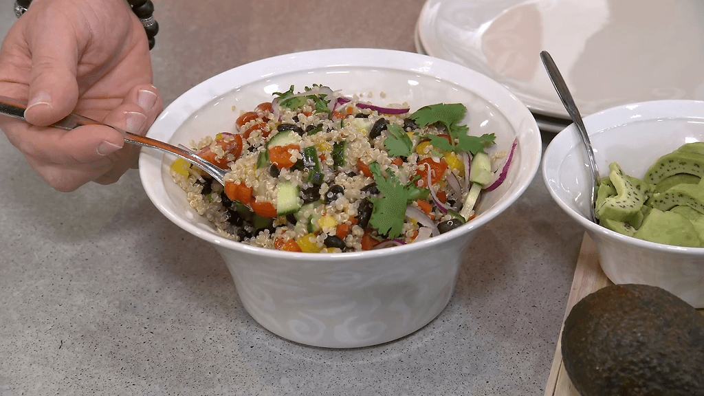 Testaa ravitseva kvinoasalaatti.