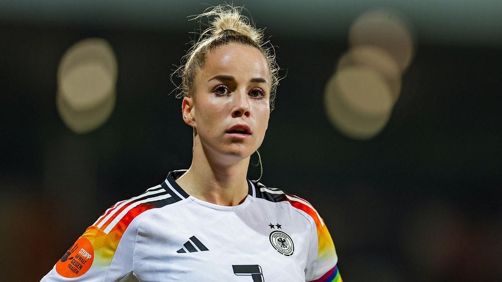 Giulia Gwinn kertoo nurjasta puolesta urallaan.