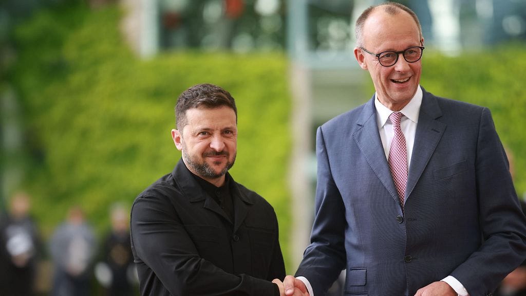 Saksan linjanmuutos on reaktio Ukrainan kesäisellä päätökselle sallia 18–22 -vuotiaiden nuorten miesten vierailut maan rajojen ulkopuolelle sotatilasta huolimatta.