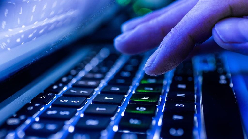 Oikeuden mukaan 27-vuotias mies vei yhdessä toisen henkilön kanssa Venäjälle muun muassa kannettavia tietokoneita, tietokoneiden prosessoreita, älypuhelimia, drooneja ja go pro -kameroita.