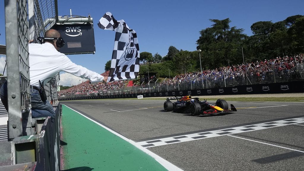 Max Verstappen voitti toistaiseksi viimeisen Imolan GP:n.