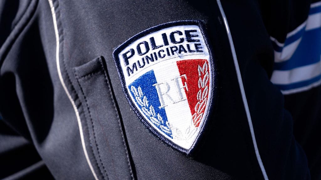 Syyttäjän mukaan isä lukitsi poikansa yli vuodeksi pakettiautoon.