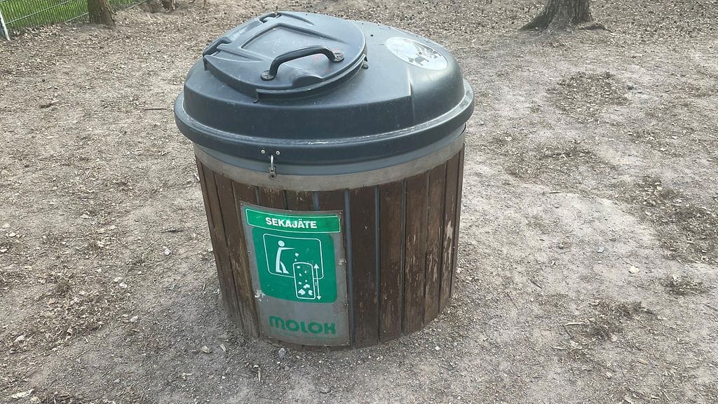 sekajäte, koirapuiston roskis