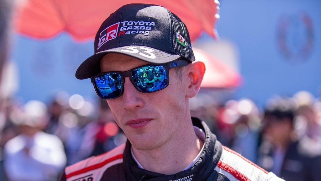 Elfyn Evans johtaa rallin MM-sarjaa.