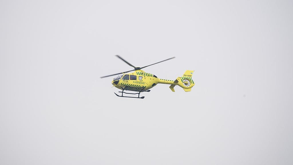 Lääkärihelikopteri kuvituskuvassa.