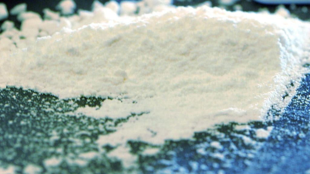 Päihdelääkärin mukaan kokaiini käytävät niin parikymppiset kuin kuusikymppiset, varastotyöntekijät kuin toimitusjohtajat. Kuvituskuva.