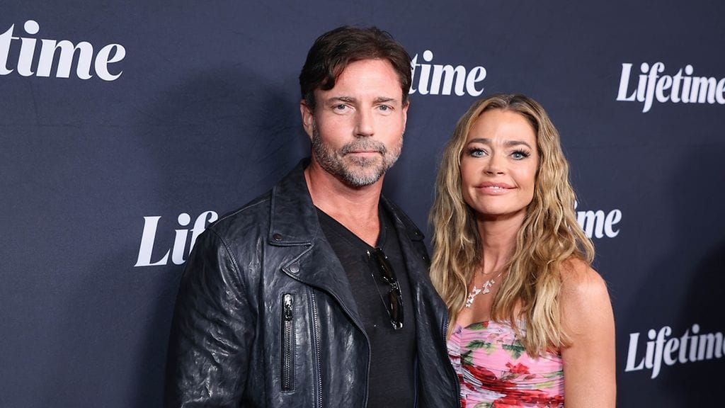 Aaron Phypers ja Denise Richards menivät naimisiin vain kuukausi sen jälkeen, kun Phypers oli saanut avioeronsa päätöksen Täydellset naiset -sarjasta tutun Nicole Sheridanin kanssa.